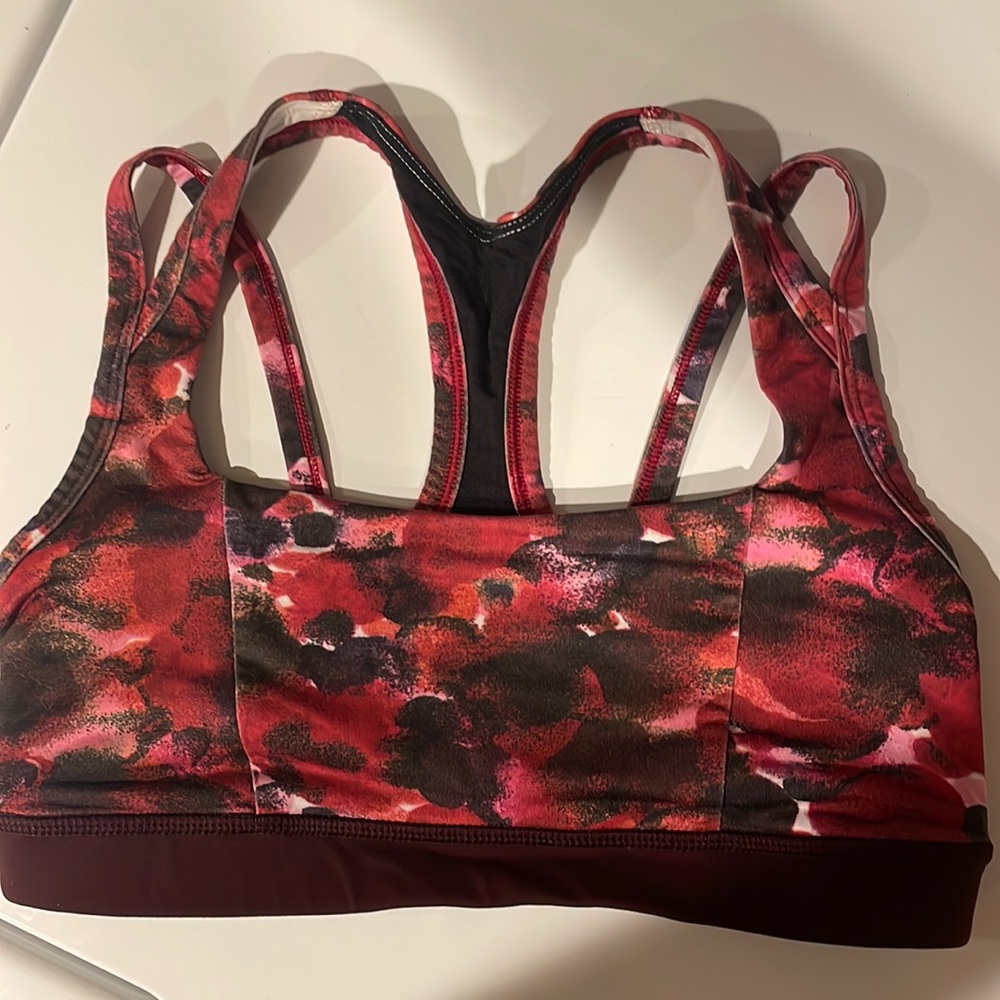 Lululemon sports bra
